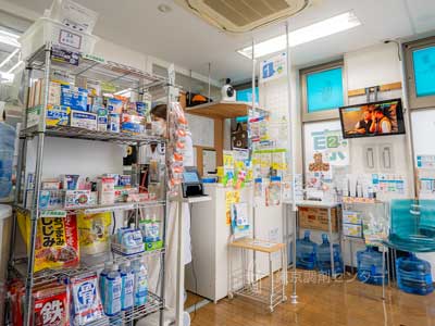 恵愛薬局の店内（2）