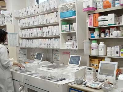 下宿薬局桜丘店の店内（3）